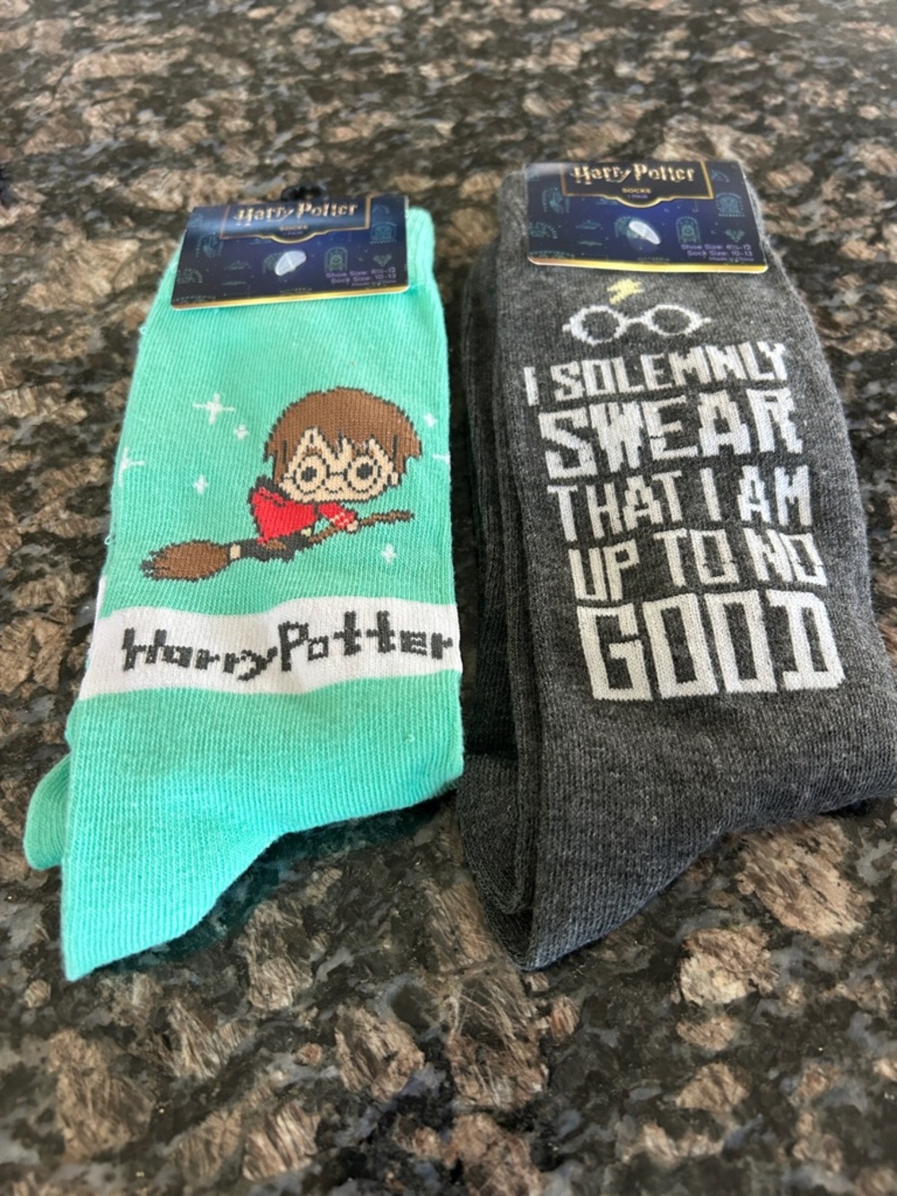 WARNER BROS HARRY POTTER NOVELTY SOCKS SIZE 9-13 OT OF 2 NWT